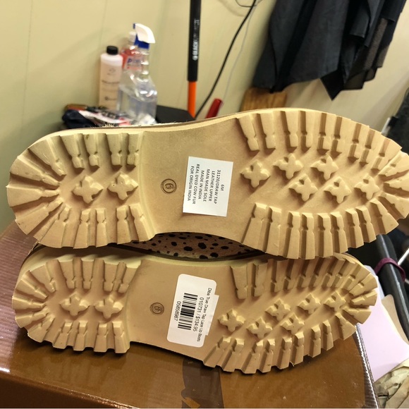 Diva.True Size 6 Ponyhair Ankle Bootie offwhite and black!Draw top and 6.5” tall - Picture 4 of 11